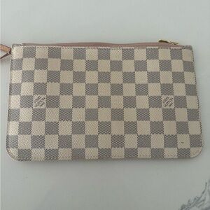 Louis Vuitton Neverfull pochette